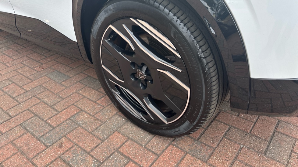 Peugeot 3008 157kW GT 73kWh 5dr Auto Electric Estate - Image 42