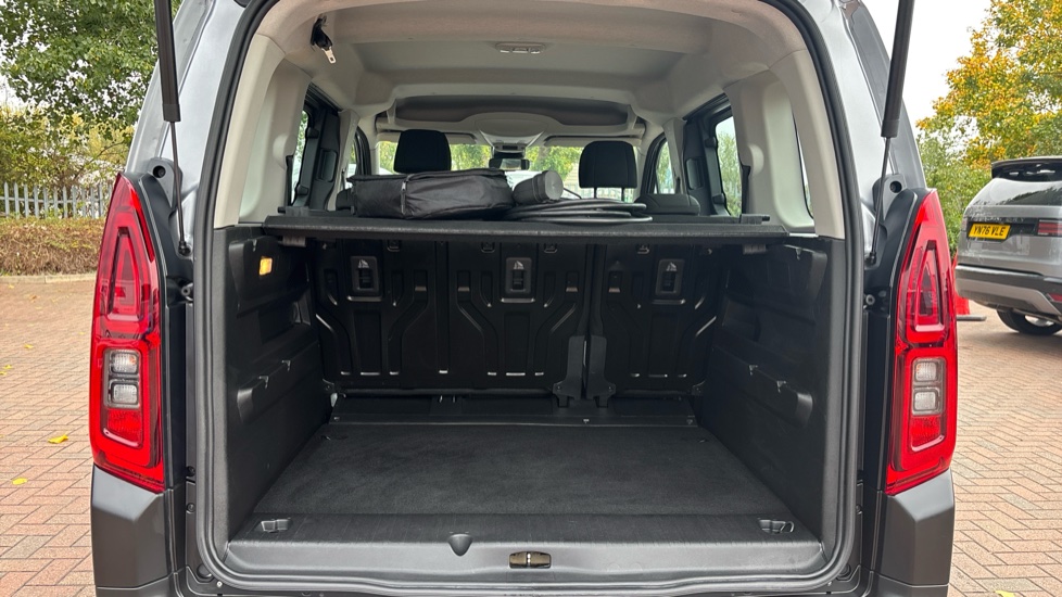 Citroen Berlingo 100kW Plus M 52kWh 5dr Auto Electric Estate - Image 4