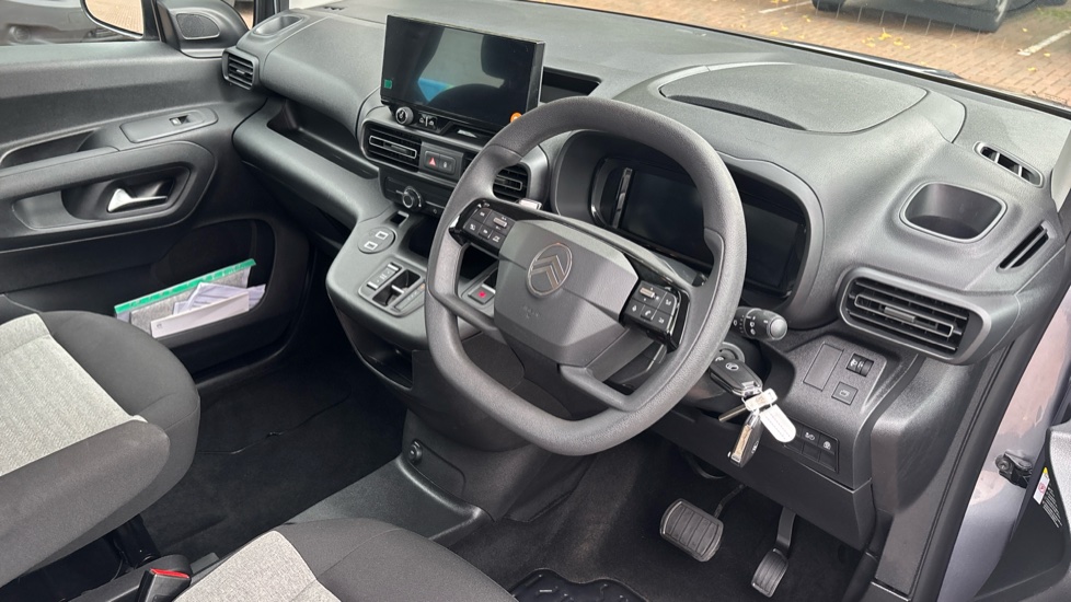 Citroen Berlingo 100kW Plus M 52kWh 5dr Auto Electric Estate - Image 11