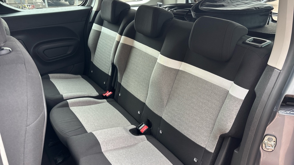 Citroen Berlingo 100kW Plus M 52kWh 5dr Auto Electric Estate - Image 16