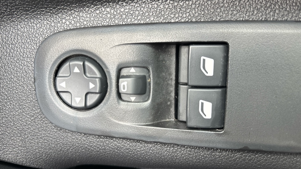 Citroen Berlingo 100kW Plus M 52kWh 5dr Auto Electric Estate - Image 33
