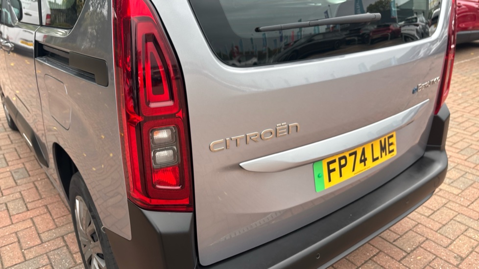 Citroen Berlingo 100kW Plus M 52kWh 5dr Auto Electric Estate - Image 40