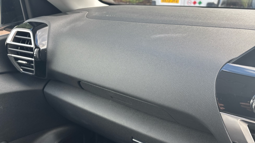 Citroen C4 1.2 PureTech [130] Max 5dr Petrol Hatchback - Image 21