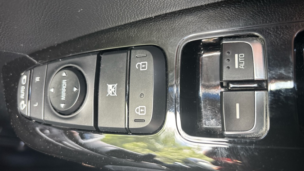 Kia Sportage 1.6T GDi ISG GT-Line 5dr DCT Auto [AWD] Petrol Estate - Image 38