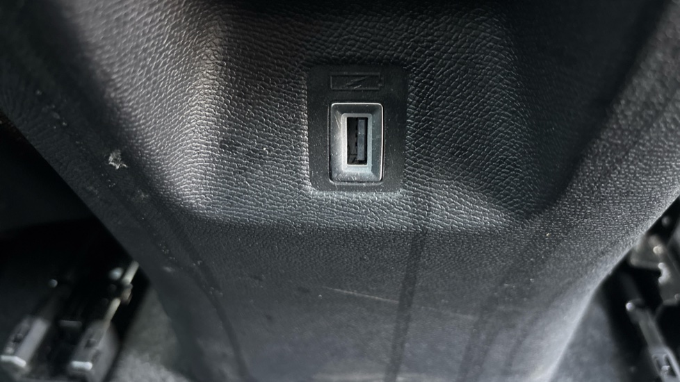 Citroen C5 Aircross 1.2 PureTech C-Series Edition 5dr EAT8 Petrol Hatchback - Image 33