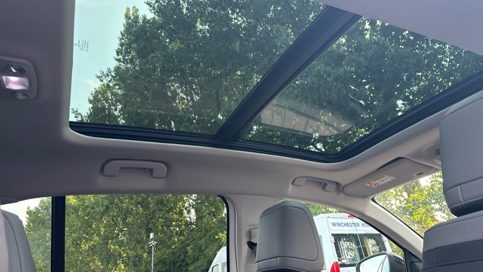 Citroen C5 Aircross 1.2 PureTech C-Series Edition 5dr EAT8 Petrol Hatchback - Image 34
