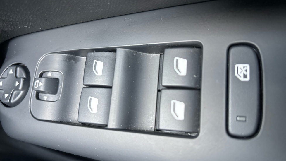 Citroen C5 Aircross 1.2 PureTech C-Series Edition 5dr EAT8 Petrol Hatchback - Image 42