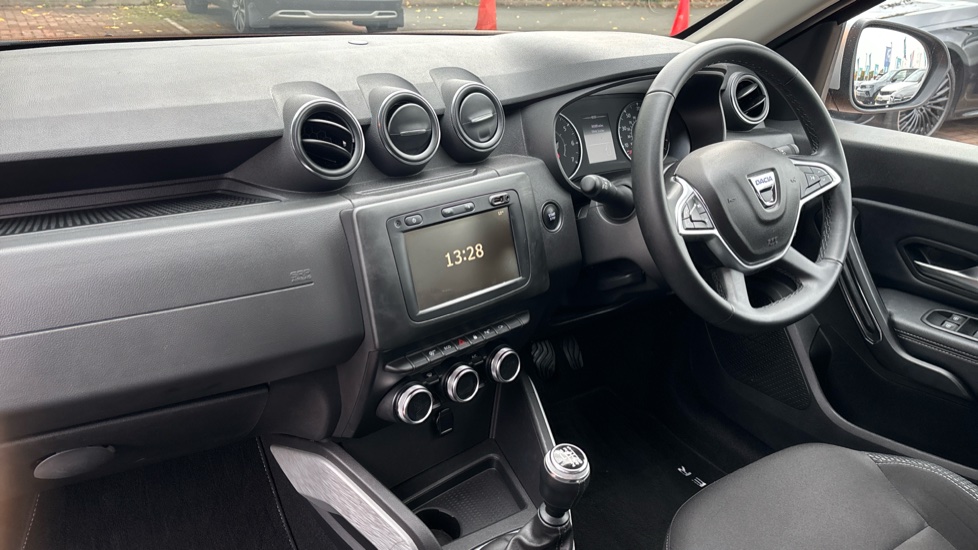 Dacia Duster 1.3 TCe 130 Prestige 5dr Petrol Estate - Image 9