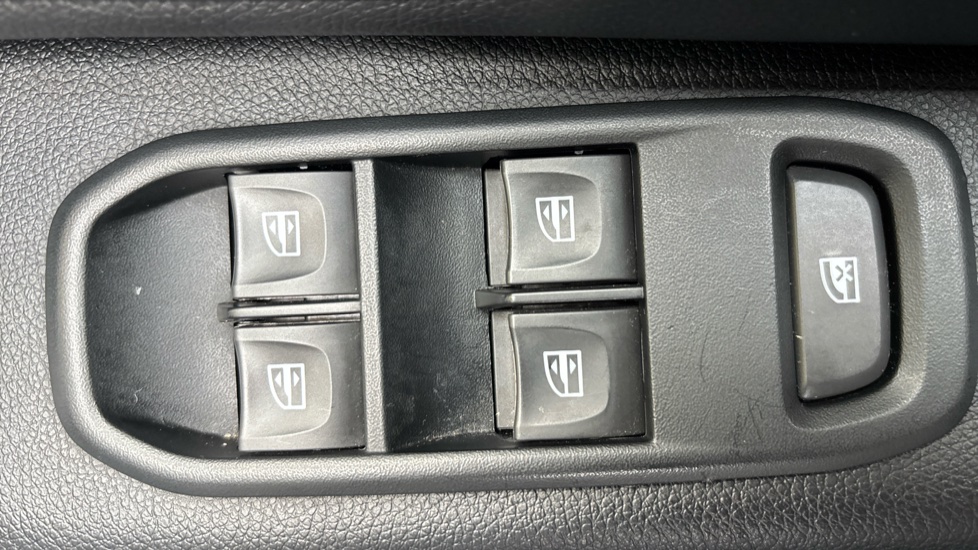 Dacia Duster 1.3 TCe 130 Prestige 5dr Petrol Estate - Image 35