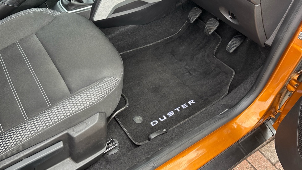 Dacia Duster 1.3 TCe 130 Prestige 5dr Petrol Estate - Image 36