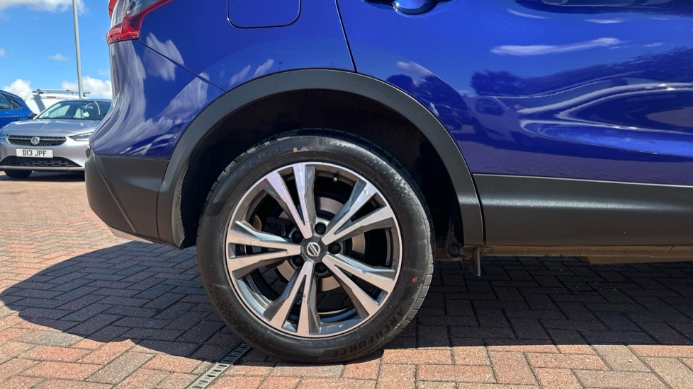 Nissan Qashqai 1.3 DiG-T N-Connecta 5dr Petrol Hatchback - Image 7