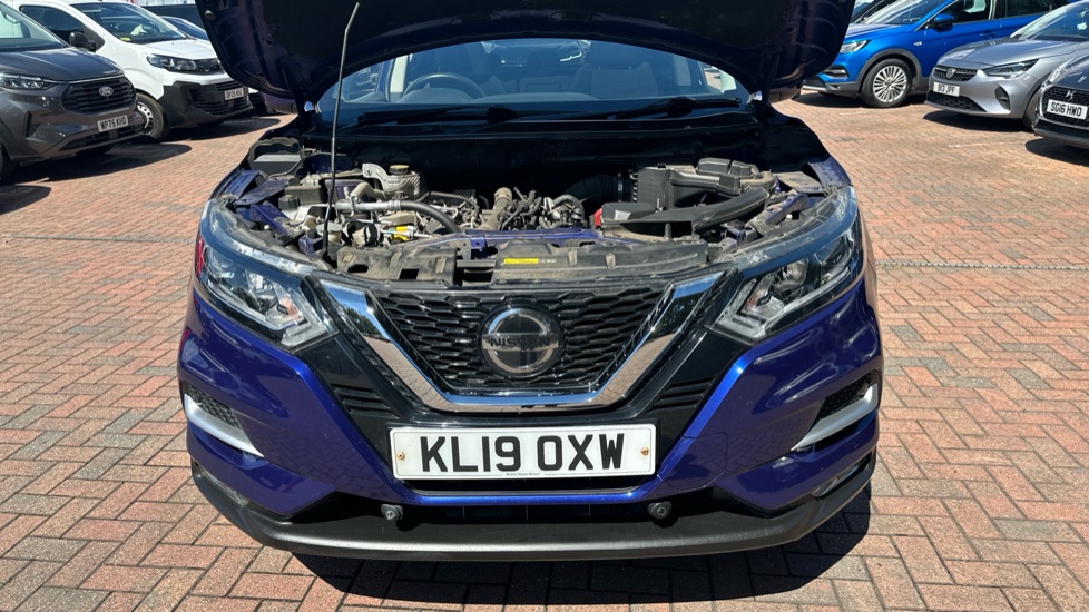 Nissan Qashqai 1.3 DiG-T N-Connecta 5dr Petrol Hatchback - Image 8