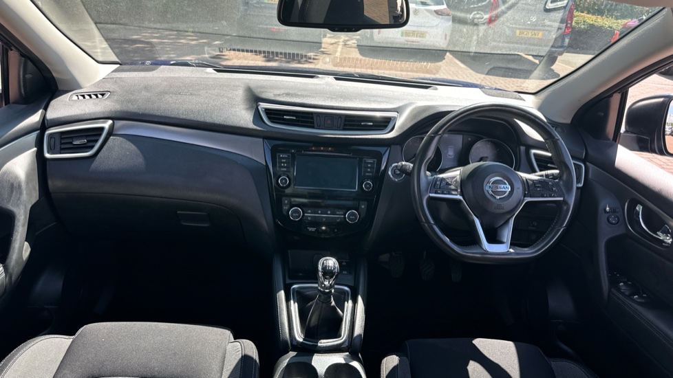 Nissan Qashqai 1.3 DiG-T N-Connecta 5dr Petrol Hatchback - Image 10
