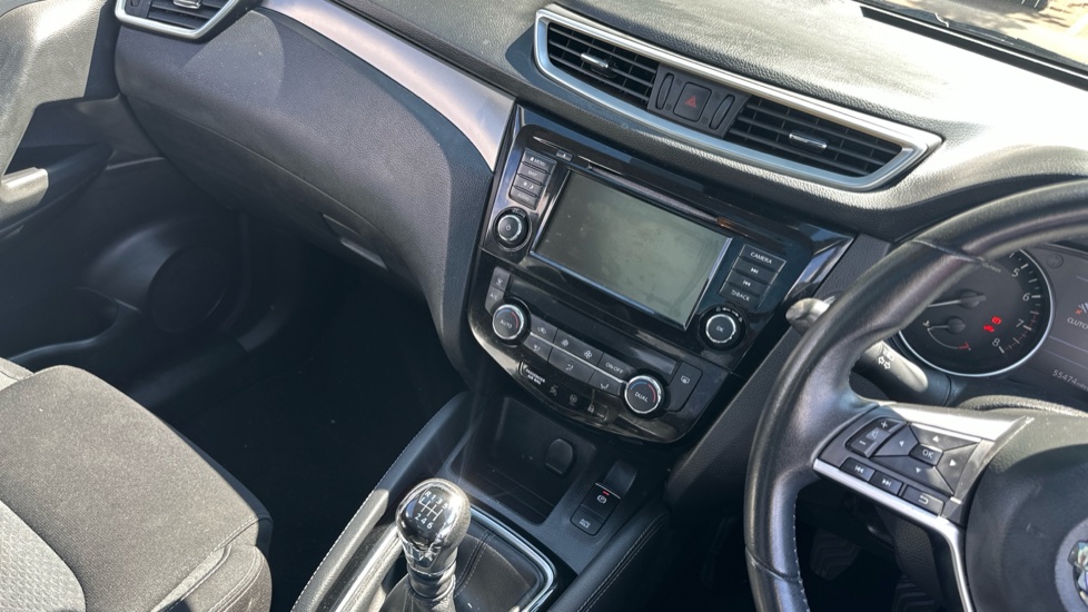 Nissan Qashqai 1.3 DiG-T N-Connecta 5dr Petrol Hatchback - Image 14