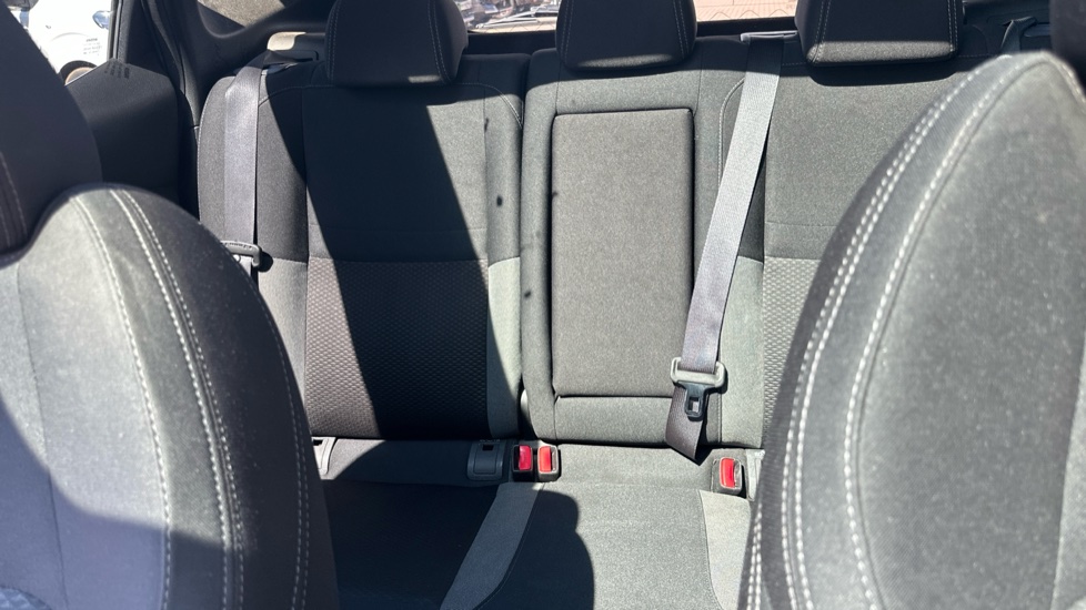 Nissan Qashqai 1.3 DiG-T N-Connecta 5dr Petrol Hatchback - Image 15