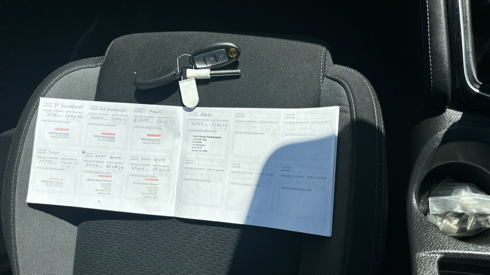 Nissan Qashqai 1.3 DiG-T N-Connecta 5dr Petrol Hatchback - Image 19