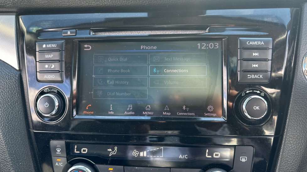 Nissan Qashqai 1.3 DiG-T N-Connecta 5dr Petrol Hatchback - Image 22