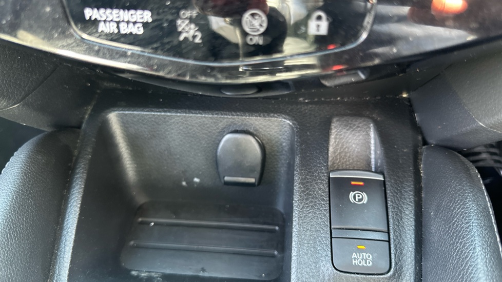 Nissan Qashqai 1.3 DiG-T N-Connecta 5dr Petrol Hatchback - Image 25