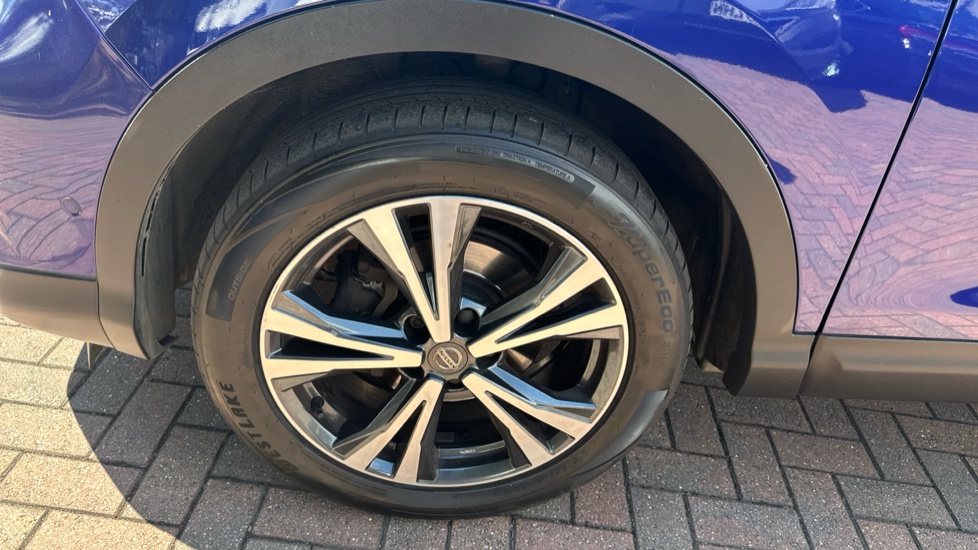 Nissan Qashqai 1.3 DiG-T N-Connecta 5dr Petrol Hatchback - Image 34