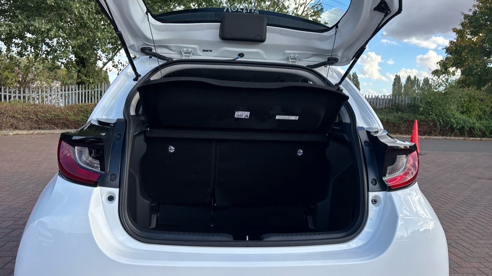 Toyota Yaris 1.5 Hybrid Icon 5dr CVT Hybrid Hatchback - Image 4
