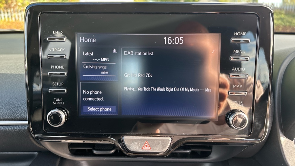 Toyota Yaris 1.5 Hybrid Icon 5dr CVT Hybrid Hatchback - Image 12