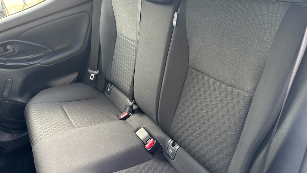 Toyota Yaris 1.5 Hybrid Icon 5dr CVT Hybrid Hatchback - Image 16