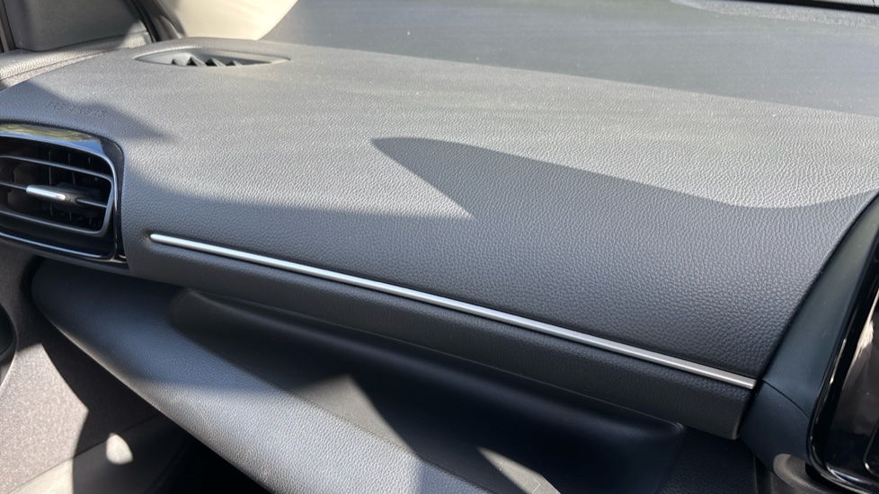 Toyota Yaris 1.5 Hybrid Icon 5dr CVT Hybrid Hatchback - Image 21