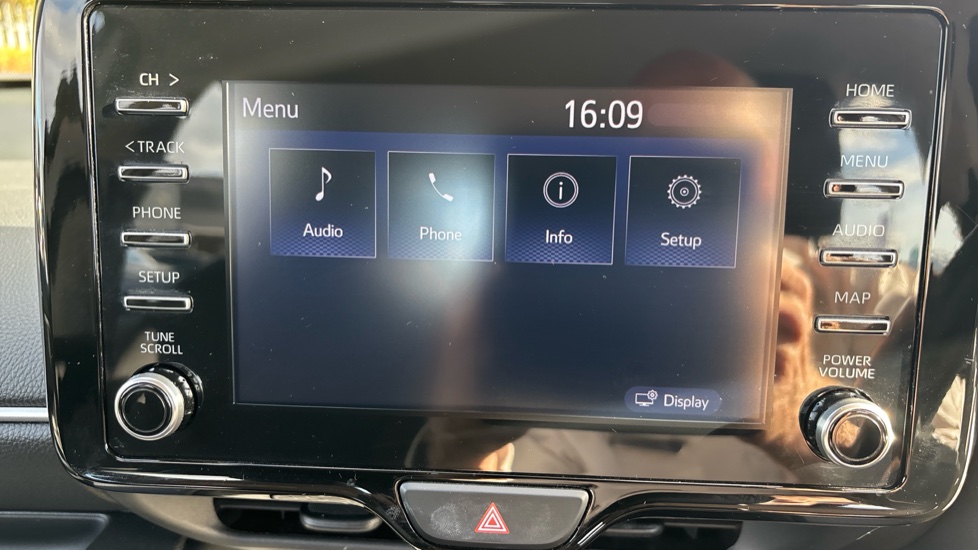 Toyota Yaris 1.5 Hybrid Icon 5dr CVT Hybrid Hatchback - Image 25