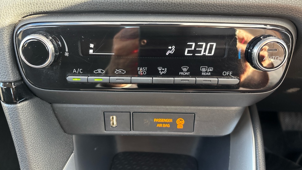 Toyota Yaris 1.5 Hybrid Icon 5dr CVT Hybrid Hatchback - Image 26