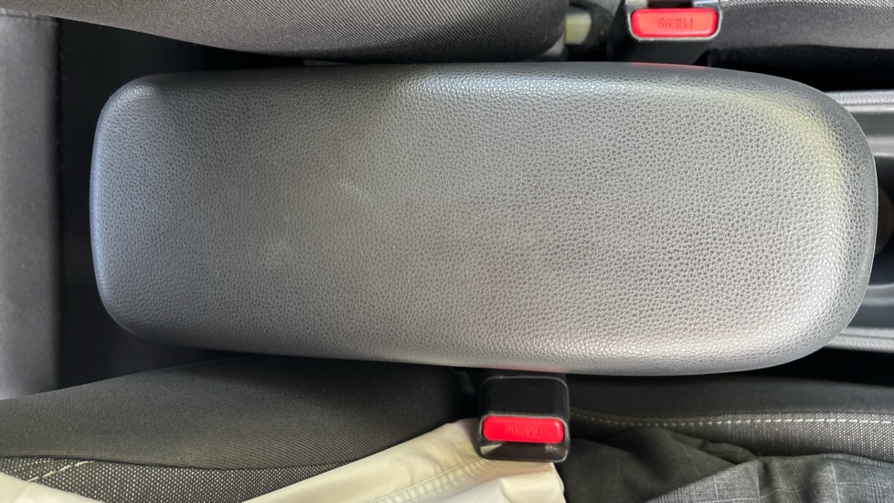 Toyota Yaris 1.5 Hybrid Icon 5dr CVT Hybrid Hatchback - Image 29