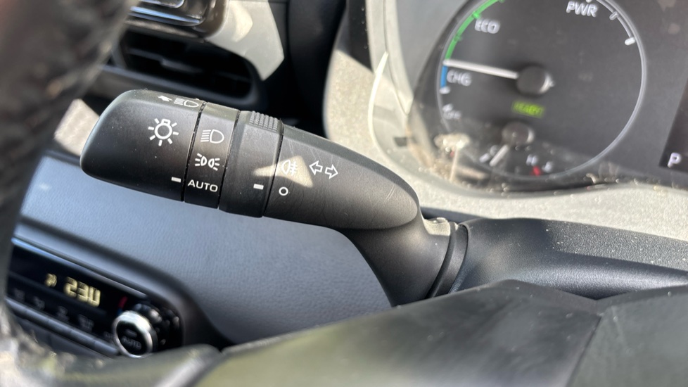 Toyota Yaris 1.5 Hybrid Icon 5dr CVT Hybrid Hatchback - Image 31