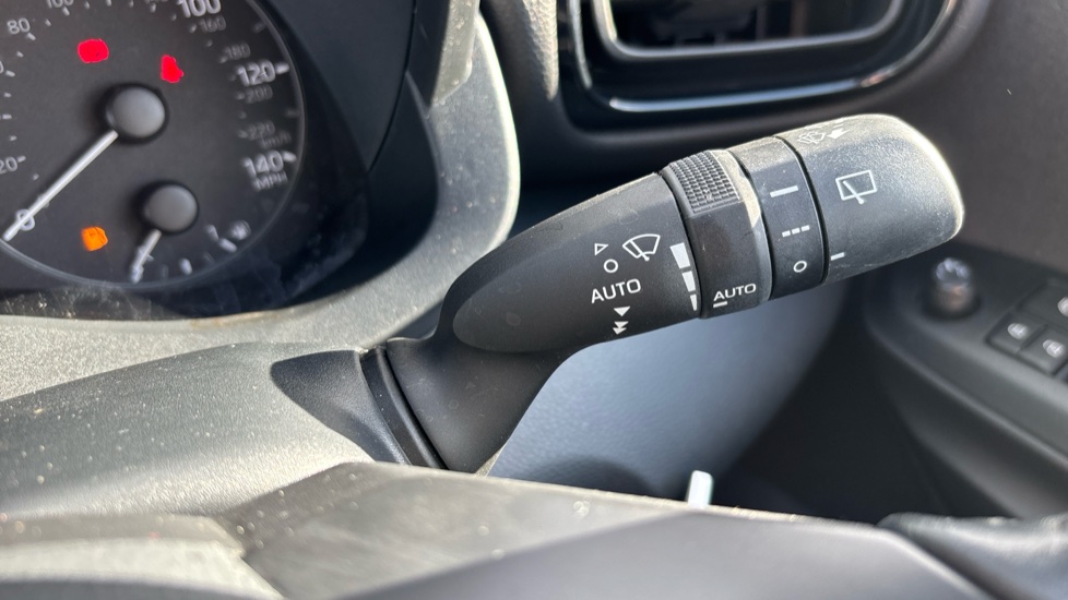 Toyota Yaris 1.5 Hybrid Icon 5dr CVT Hybrid Hatchback - Image 33