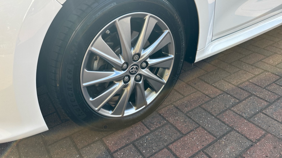 Toyota Yaris 1.5 Hybrid Icon 5dr CVT Hybrid Hatchback - Image 39