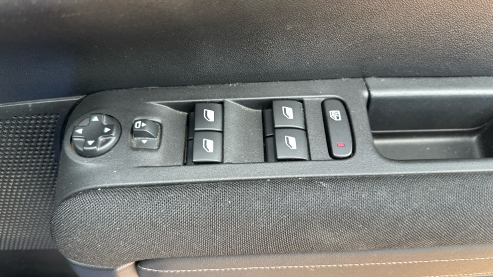 Citroen C3 Aircross 1.2 PureTech 130 Shine Plus 5dr EAT6 Petrol Hatchback - Image 31
