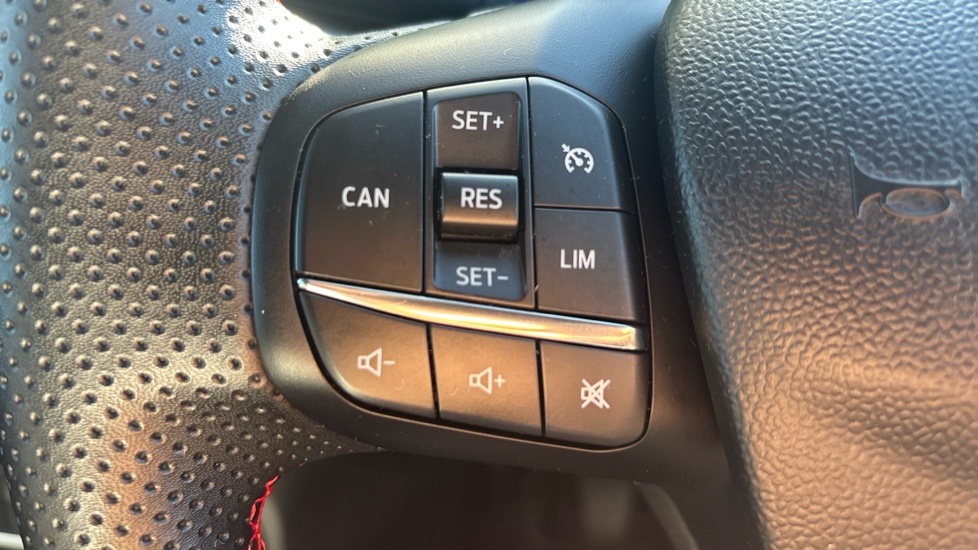 Ford Puma 1.0 EcoBoost Hybrid mHEV ST-Line X 5dr Petrol Hatchback - Image 31