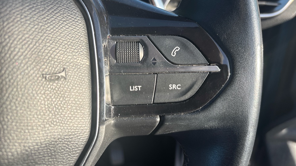 Peugeot 5008 1.2 PureTech Allure Premium 5dr EAT8 Petrol Estate - Image 38
