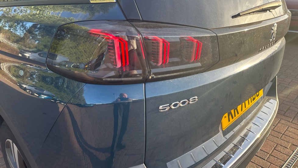 Peugeot 5008 1.2 PureTech Allure Premium 5dr EAT8 Petrol Estate - Image 44