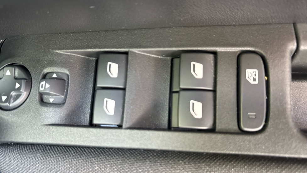 Citroen C3 Aircross 1.2 PureTech 130 Max 5dr EAT6 Petrol Hatchback - Image 36