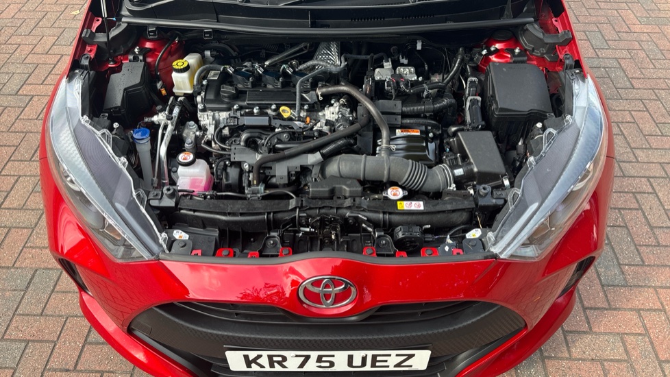 Toyota Yaris 1.5 Hybrid Icon 5dr CVT Hybrid Hatchback - Image 8