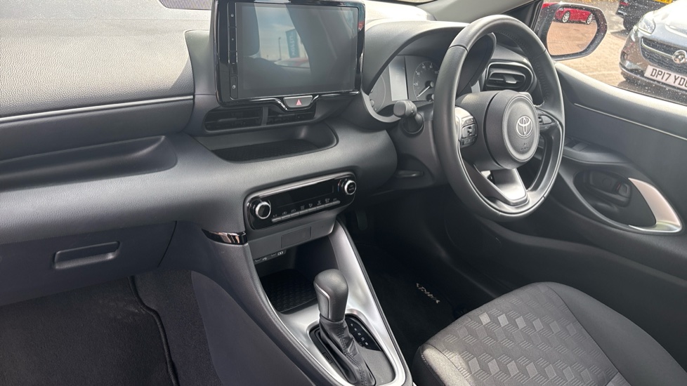 Toyota Yaris 1.5 Hybrid Icon 5dr CVT Hybrid Hatchback - Image 9