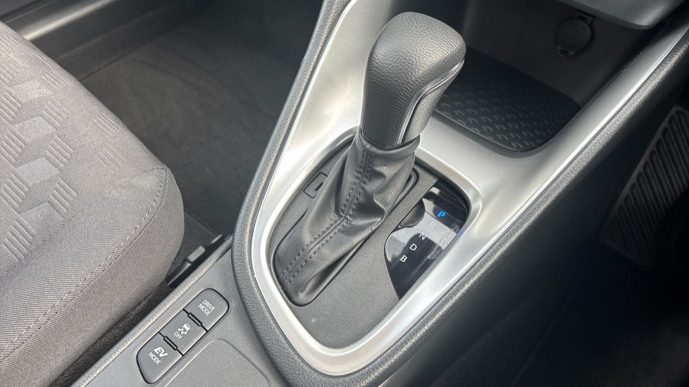 Toyota Yaris 1.5 Hybrid Icon 5dr CVT Hybrid Hatchback - Image 13