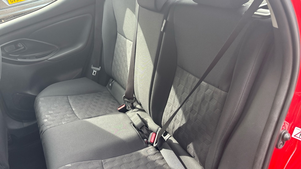 Toyota Yaris 1.5 Hybrid Icon 5dr CVT Hybrid Hatchback - Image 16