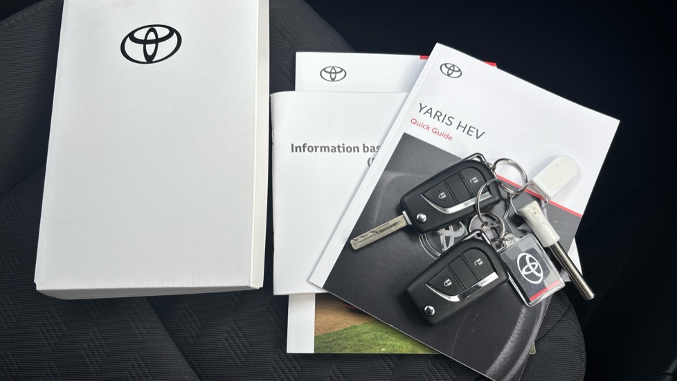 Toyota Yaris 1.5 Hybrid Icon 5dr CVT Hybrid Hatchback - Image 19