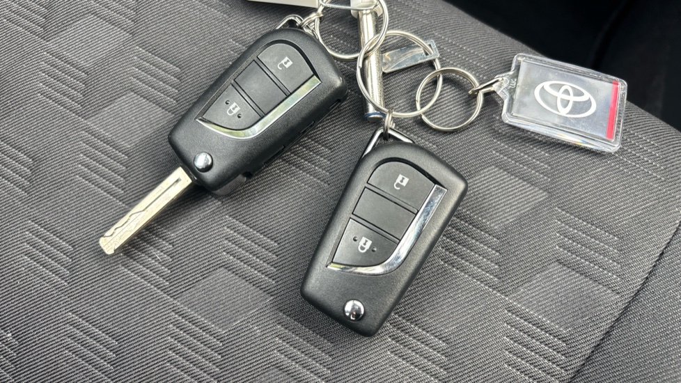 Toyota Yaris 1.5 Hybrid Icon 5dr CVT Hybrid Hatchback - Image 20