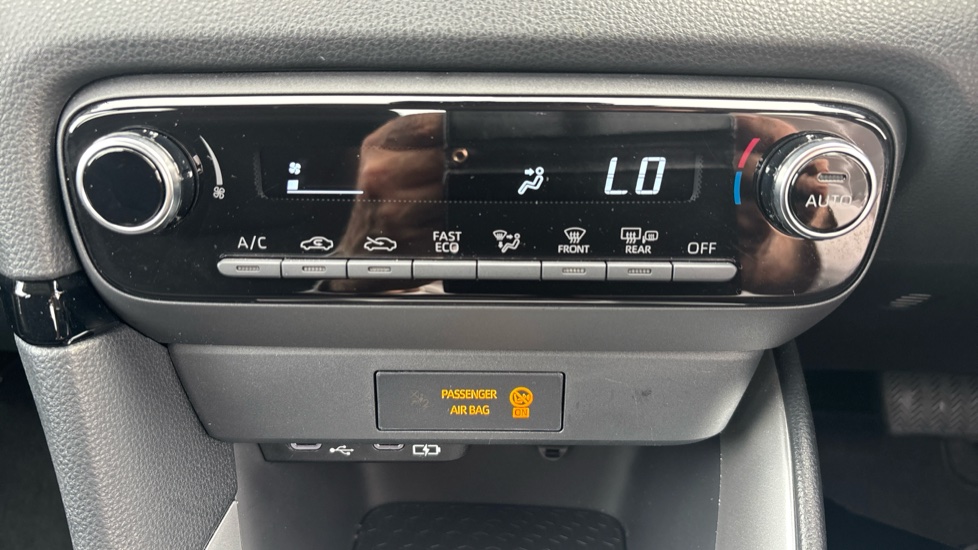 Toyota Yaris 1.5 Hybrid Icon 5dr CVT Hybrid Hatchback - Image 25