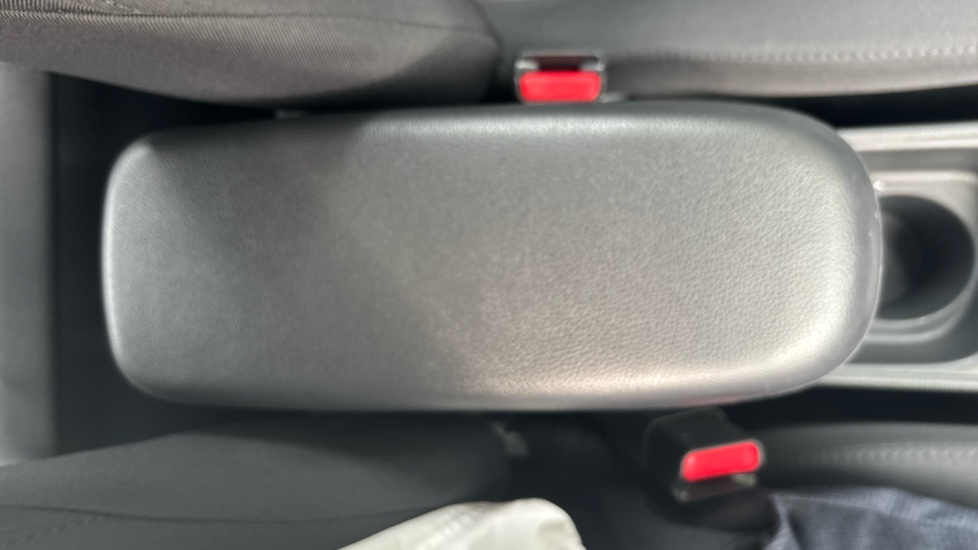 Toyota Yaris 1.5 Hybrid Icon 5dr CVT Hybrid Hatchback - Image 29