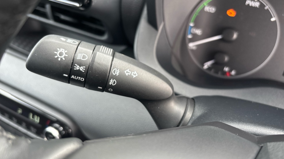 Toyota Yaris 1.5 Hybrid Icon 5dr CVT Hybrid Hatchback - Image 31