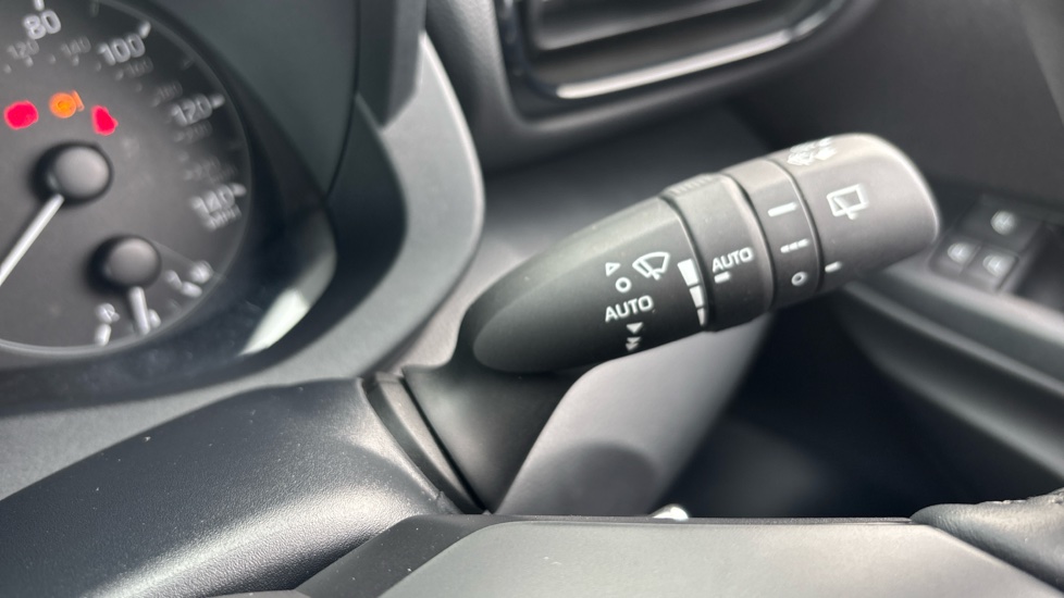 Toyota Yaris 1.5 Hybrid Icon 5dr CVT Hybrid Hatchback - Image 33