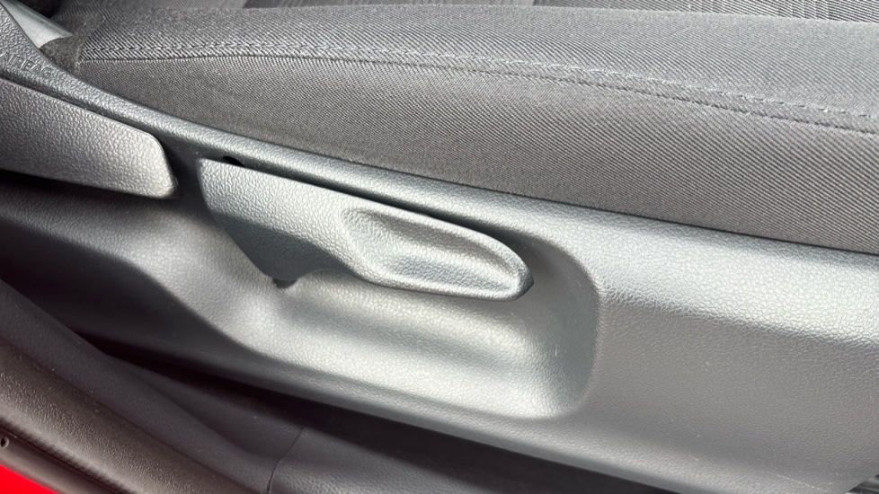 Toyota Yaris 1.5 Hybrid Icon 5dr CVT Hybrid Hatchback - Image 35