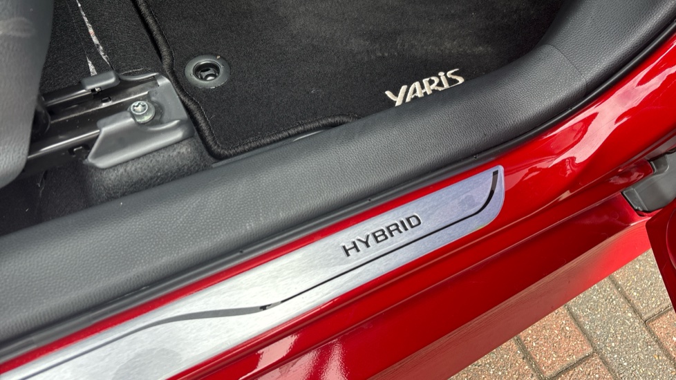 Toyota Yaris 1.5 Hybrid Icon 5dr CVT Hybrid Hatchback - Image 36